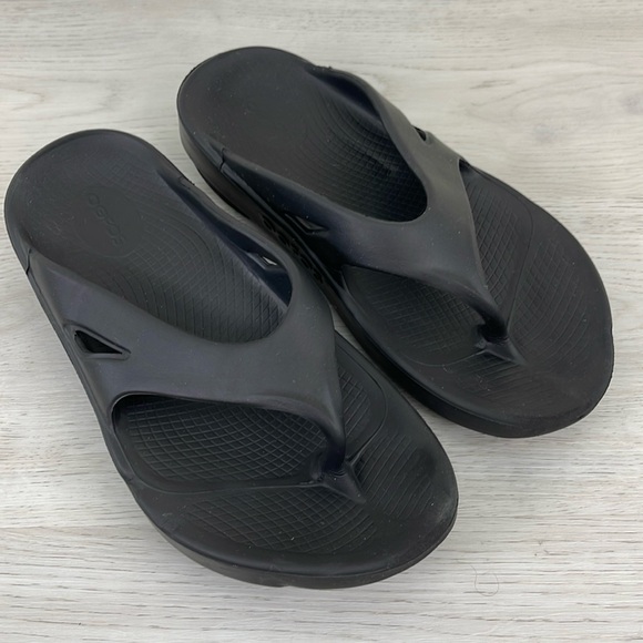 OOFOS Shoes - Oofos Recovery Sandals